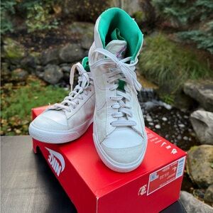 Girl’s Nike Blazer Mid ‘77 D Sz 4Y